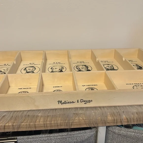 Melissa & Doug Money Counting Tray from the Play Money Set 💵 - Picture 6 of 7